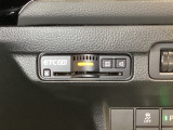 ハンドルの右下にETC2.0がついています。高速道路の料金所の通過も楽々です!。 カードの取り出しもしやすい場所についています。