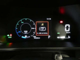 とっても見やすいメーターです。夜間時はラグジュアリーな気分にさせてくれる照明が魅力ですので、夜のドライブも楽しみになりますよ♪