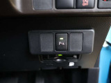 コーナーセンサーは車速が10km/h以下の時、車両と障害物とのおおよその距離をソナーで認識しお知らせしてくれます。