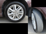 足元が引き締まってスタイリッシュな純正アルミホイール★【165/65R15】タイヤの溝もまだまだ!くわしくはスタッフへ。