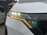 【LEDヘッドライト】とっても明るいLEDヘッドライトが装着されているので、夜の運転も明るく安全です。