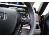 Hondaセンシングの機能のひとつ、アダプティブクルーズコントロール付!アクセルから足を離しても設定したスピードと前車との車間を保ち走行してくれます!車線維持もアシスト☆高速道路で疲労軽減ですね☆