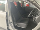 やわらかい座り心地のシートで長時間の運転でも疲れにくくなっています☆