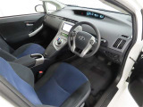 シンプルで使いやすいデザインの運転席です。