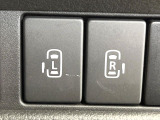 【両側パワースライドドア】スマートキーや運転席のスイッチで後席両側スライドドアの開閉が可能♪電動だから力を入れてドアを開ける必要が無く、小さなお子様でも簡単に開け閉めでき快適です♪