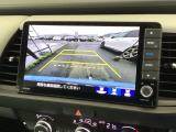 バックモニター付きで、車庫入れやバック時の後方確認をサポート。