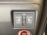 リアドアは乗り降りに便利な両側電動スライドドアです。また運転席に座っていながらスイッチ操作で自在にスライドドアを開け閉めできます。