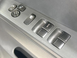【電動格納ミラー】サイドミラーは電動格納式となっており、狭い駐車場でもキズがつくリスクを抑えられます。