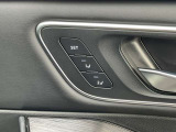 パーソナルドライビングポジションメーモリーシステムです。あらかじめユーザー情報を登録しておくと車両へ乗り込んだとき運転席シートが動き、乗り降りを楽にします
