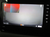バックモニターで、駐車時に見えにくい後方をしっかり確認できます。