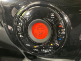 【オートエアコン】一度お好みの温度に設定すれば、車内の温度を検知し風量や温度を自動で調整。暑い&hellip;寒い&hellip;と何度もスイッチ操作をする必要はありません。快適な車内空間には必須の機能ですね♪