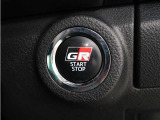 スマートキーを携帯していれば、ブレーキを踏みながら専用スタートスイッチ(GRロゴ付)を押すだけで、エンジンが始動します。