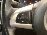 ステアリングにオーディオ操作スイッチが付いています。オーディオ画面に直接タッチしなくても操作が出来ますので、運転に集中できます。