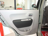 パワーウィンドウのスイッチですよ。運転席に居ながら窓を開け閉めのコントロールできます。