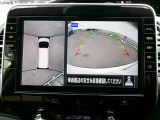 アラウンドビューモニター。空の上から見下ろすような視点でスムース駐車。
