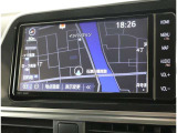 純正ナビを装備。タッチパネル式で使いやすく、お出かけもラクラクです。