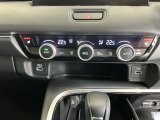 運転席/助手席シートヒーターで寒い日もすぐに温かくなり快適に過ごせます。3段階の温度調整が可能です