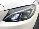 ●LEDヘッドライト:夜間走行時も良好な視界を確保し安心して運転できる高輝度LEDヘッドライトを装備!点灯速度が早く、消費電力も抑えられています。
