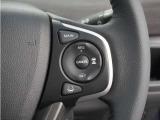 ◆アダプティブクルーズコントロール◆予め設定した車速内でクルマが自動的に加減速。前走車との適切な車間距離を維持しながら追従走行します。【LKAS】車線維持支援システムでステアリング操作を支援。