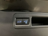 パワーバックドアは荷物の出し入れがしやすい優れもの!スイッチひとつで重たいバックドアが締まります!日用品の大量買い出しにも大活躍!