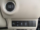 ボタン1つでエンジンを始動【キーレスプッシュスタート】!各機能のスイッチは運転席から操作ラクラク。