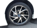215/45R17 モデリスタホイールになっております。