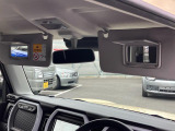 運転席と助手席にはミラー付きサンバイザーを装備☆