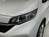 LEDヘッドライトは、点灯の瞬間から最大光量を発揮し、突然暗くなるトンネルなどでの安定感を高めます。