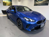 【BMWの伝統-1】BMWの特徴的な&ldquo;キドニーグリル&rdquo;は、80年以上続く伝統の形でございます。変わらないこだわりのデザインが、プレミアムブランド&ldquo;BMW&rdquo;を創り出します。
