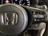 ハンドルにHondaセンシング系のクルーズコントロールやレーンキープアシストなどのスイッチが装備されています。ハンドルから手を離さず安全に操作できます。
