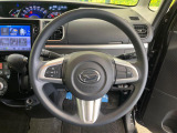【スマートアシストⅢ】走行中に前方の車両等を認識し、衝突しそうな時は警報とブレーキで衝突回避と被害軽減をアシスト。より安全にドライブをお楽しみいただけます。