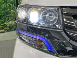 【LEDヘッドライト】悪天候や夜間走行時も良好な視界を確保し安心して運転できる高輝度LEDヘッドライトを装備!点灯速度が早く、消費電力も抑えられています。