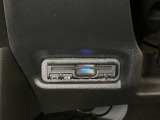 ハンドルの左下にETCがついています。高速道路の料金所の通過も楽々です。 カードの取り出しもしやすい場所についています。