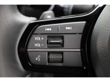 ステアリングオーディオスイッチは、運転中でも視線を逸らすことなく、手元で安全に操作することが可能です