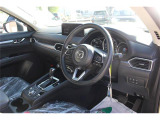 前席全体 目線も高く広い視界で安心して運転することができますね!