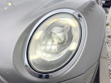 ●LEDヘッドライト:夜間走行時も良好な視界を確保し安心して運転できる高輝度LEDヘッドライトを装備!点灯速度が早く、消費電力も抑えられています。