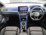 シンプルなデザインと一目でわかるスイッチの配置はPeoples Car=みんなの車という考えの現れです。各スイッチにはバックライトもついており、夜間でも安全に操作して頂けます。