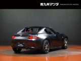 オープンとクローズド、美しさの両立のために、ソフトトップの後端を下げるとともに後方左右を絞り込み、キャノピー全体をティアドロップ形状にすることで、その両立に成功しました。
