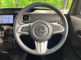 インテリアに合わせたデザインのステアリングは、運転される方のことも考え、運転しやすい形状、大きさです。是非一度、実際に触ってお確かめください。