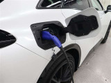 普通充電に加え、急速充電を設定。充電時間も普段の200V用充電ケーブルを使った場合と比べ、約38分(満充電量の約80%)と大幅に短縮が可能となっています。