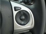 【クルーズコントロール】ステアリングの右側には高速道路で威力を発揮するオートクルーズの操作スイッチががついています。手元で操作ができるので、安全に運転できます!