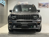 伝統のセブンスロットルグリルが一目でJeepと分かります。