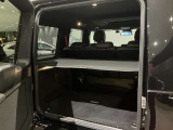 ゆったりとしたトランクルームでございます。たくさんのお荷物の車載が可能でございます。