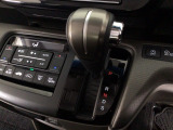 オートマチックシフトレバーは、手になじみ操作しやすい形状で安全運転にもつながります♪