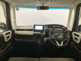 【前方視界】開放的な前方視界!運転がしやすく疲れにくいです♪窓が大きく、見通しがとっても良いおクルマですよ♪