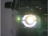 ヘッドライトはより遠くが照らせる〈プロジェクタータイプのLEDライト〉となっています!これで夜道も雨天時も安心です。