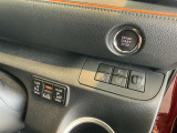 スライドドアの開閉操作は運転席からでも可能です。スイッチ周りに目立った傷はありません。
