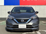 エンジンで充電してバッテリーに蓄電しモーターで走る。日産独自のパワートレーンe-POWER。滑らかな加速と優れた燃費性能が特徴です。