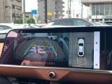 【パノラミックビューモニター】専用のカメラにより、上から見下ろしたような視点で360度クルマの周囲を確認することができます☆死角部分も確認しやすく、狭い場所での切り返しや駐車もスムーズに行えます。