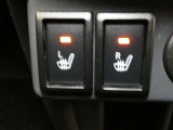 運転席と助手席には寒い時にうれしいシートヒーターが装備されてます。